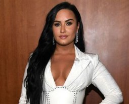 Demi Lovato anuncia oitavo álbum de estúdio