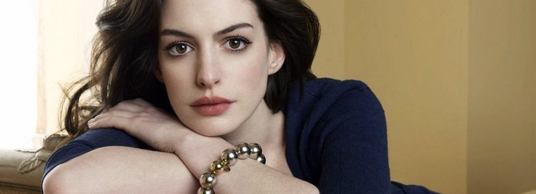 Comédia romântica com Anne Hathaway!