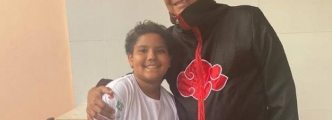 Zeca Pagodinho vestido de personagem do Naruto