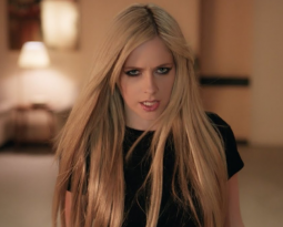 Avril Lavigne lança versão acústica do single “Bite Me”