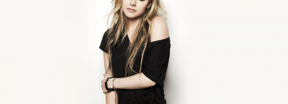 Avril Lavigne divulga número de celular para receber mensagens dos fãs.