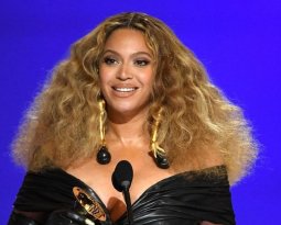Beyoncé apaga foto de perfil das redes sociais e deixa fãs curiosos