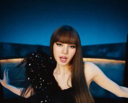 Lisa do BLACKPINK bate recorde de Taylor Swift no YouTube com “LALISA”