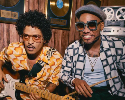 Silk Sonic: Álbum de Bruno Mars e Anderson .Paak é adiado para 2022