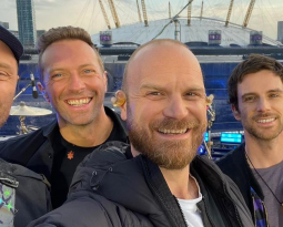 Coldplay faz publicação em defesa do planeta e marca governadores brasileiros