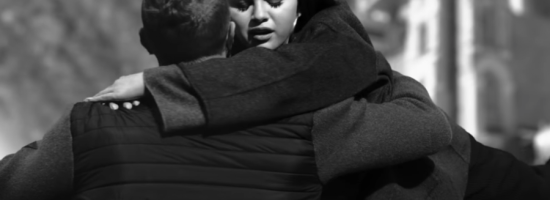 Coldplay lança clipe de “Let Somebody Go” em parceria com Selena Gomez