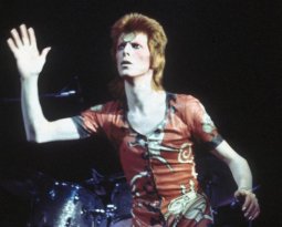 Direitos das canções de David Bowie são vendidos para a Warner