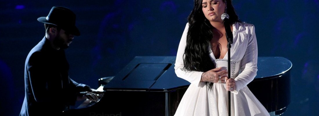 Demi Lovato volta aos palcos no Grammy 2020 e se emociona.