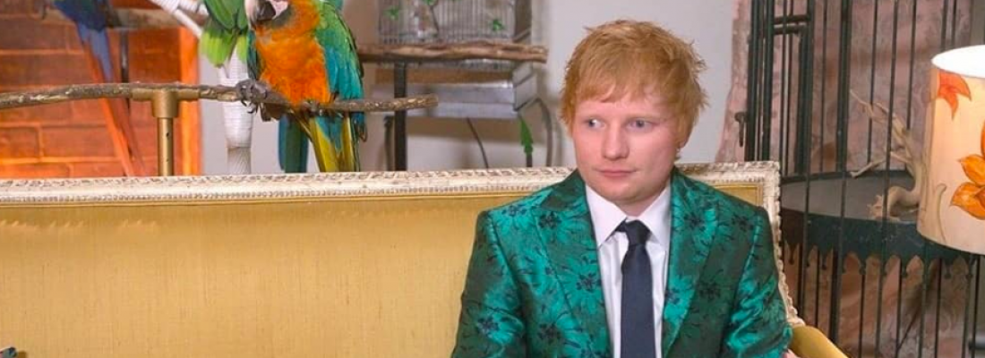 Ed Sheeran vive situações divertidas em clipe de “Shivers”