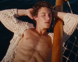 Em clipe de “Summer of Love”, Shawn Mendes se diverte ao lado de amigos