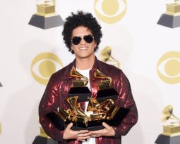 Grammy Awards pode ser adiado, afirma Billboard.