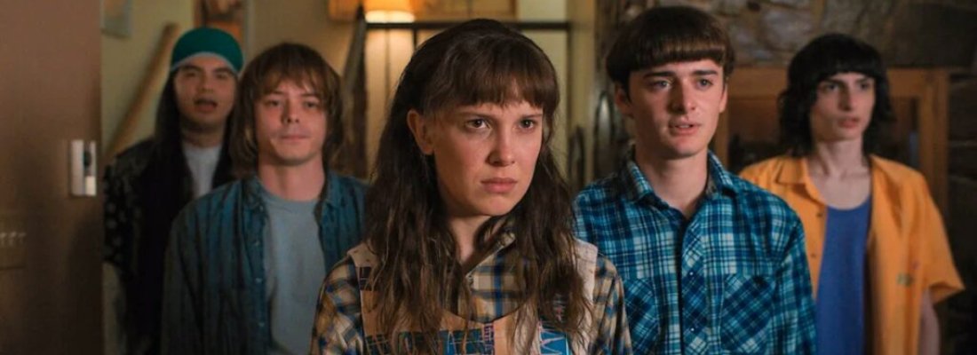 Gravações da 5º temporada de Stranger Things são adiadas por greve dos roteiristas de Hollywood.
