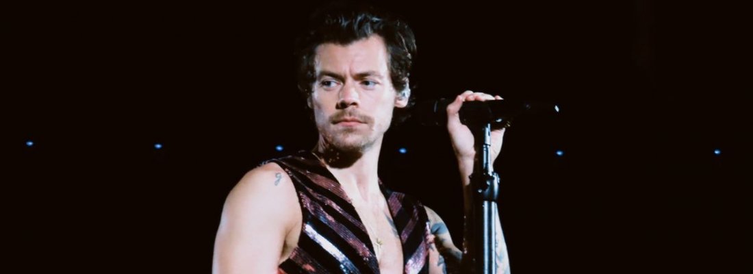 Harry Styles rasga a calça, aprende português e canta ‘Fine Line’ em show de São Paulo