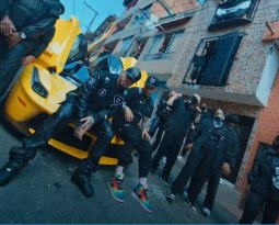 Em seu novo clipe, J Balvin retorna ao bairro pobre onde cresceu.