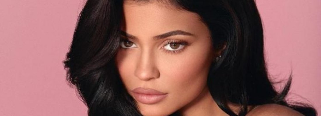 Kylie Jenner vende parte da Kylie Cosmetics por valor milionário. 