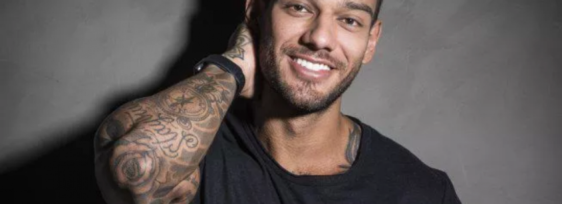 Lucas Lucco realiza bazar beneficente.