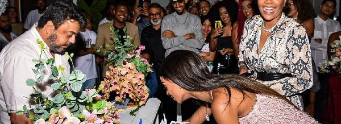 Ludmilla e Brunna Gonçalves se casam em cerimônia surpresa.