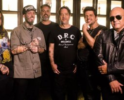 Marcus Menna encara ‘Duelo final’ com a banda Detonautas na retomada da carreira solo