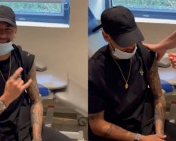 Aos 29 anos, Neymar recebe a primeira dose de vacina contra a Covid-19