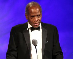 Sidney Poitier, primeiro ator negro a ganhar o Oscar, morre aos 94 anos