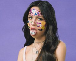 Olivia Rodrigo estreia no topo da Billboard 200 com o álbum “SOUR”