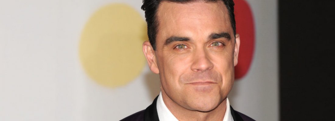 Robbie Williams diz que recusou convite para cantar no Queen.