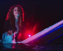 Ela voltou! Shakira lança single dançante, “Don’t Wait Up”