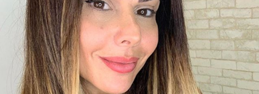 Viviane Araújo responde boatos de gravidez.