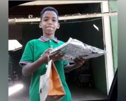 Menino que tentou comprar presente para mãe com R$12 recebe doações